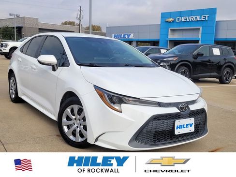 Used 2020 Toyota Corolla LE image 1