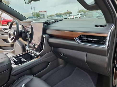 Used 2025 GMC Yukon Denali image 26