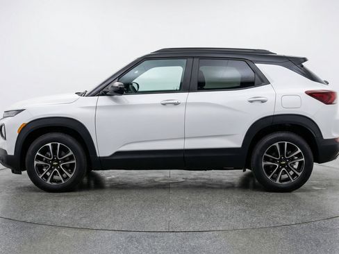 Used 2025 Chevrolet TrailBlazer LT FWD image 5