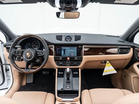 Certified 2026 Porsche Macan AWD/4WD image 19