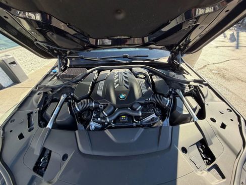 Used 2022 BMW 750i xDrive w/ Executive Package image 26