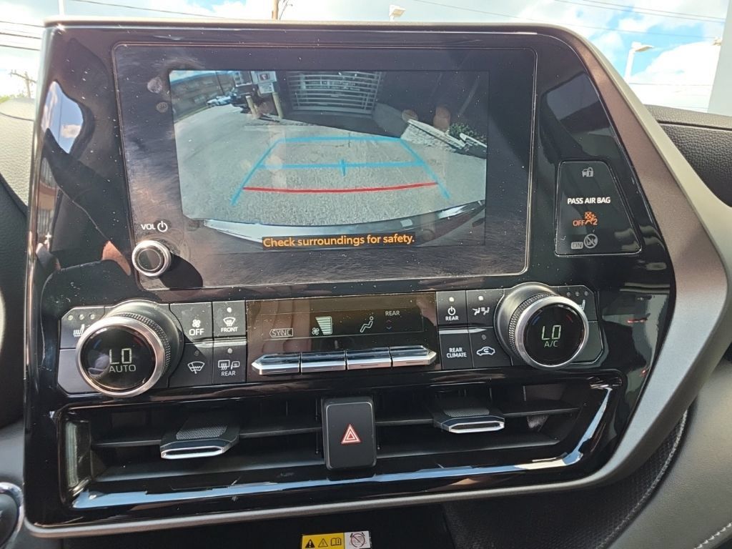 Used 2023 Toyota Highlander XLE AWD/4WD image 20