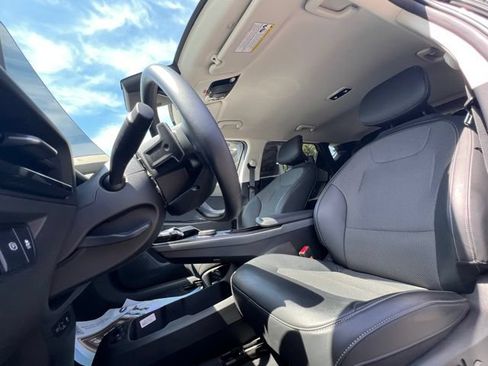 Certified 2025 Kia EV6 Light RWD image 18
