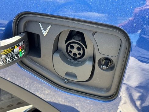 New 2025 VinFast VF 8 Eco AWD/4WD image 8