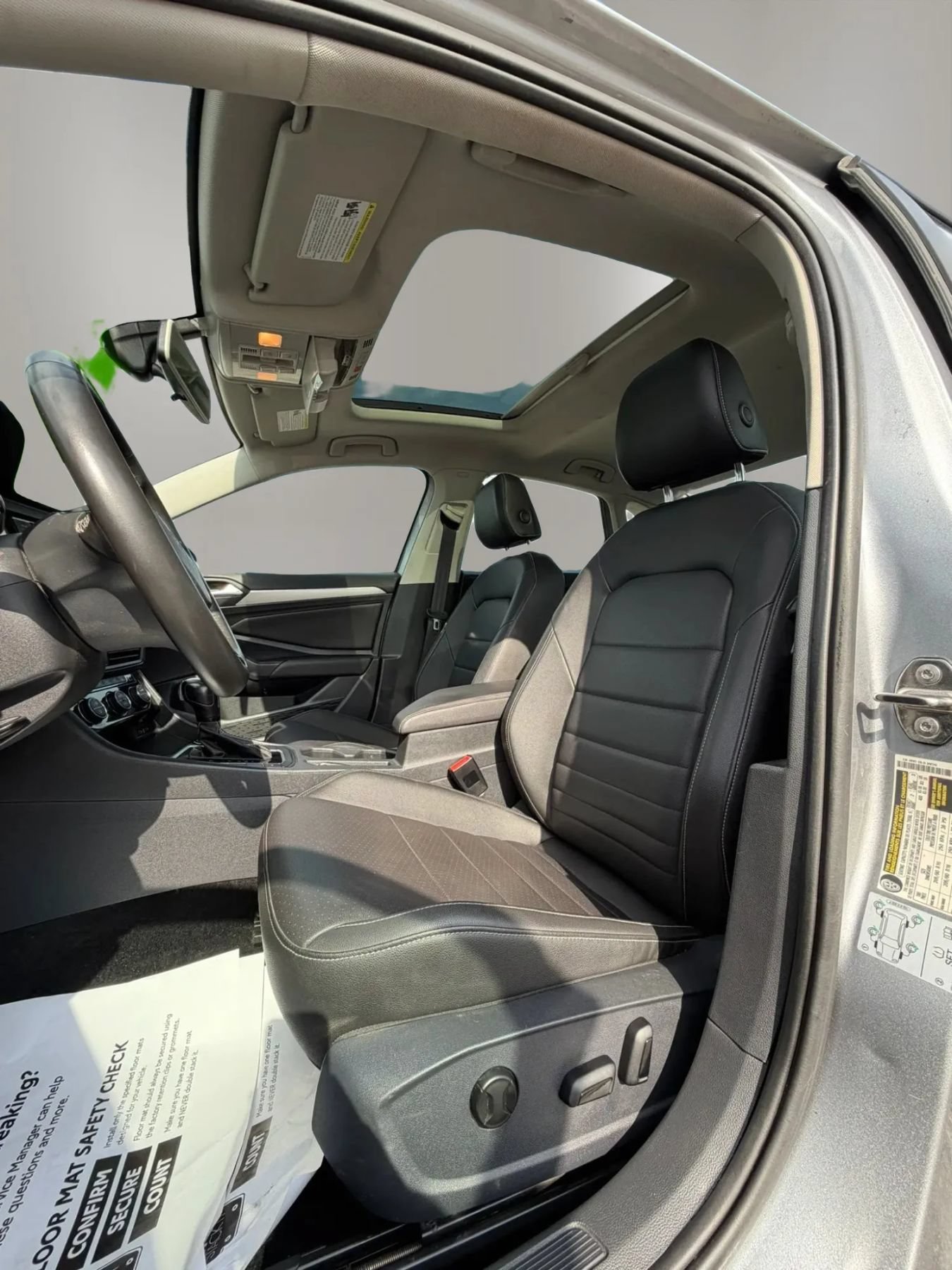 Used 2021 Volkswagen Jetta SE w/ SE Cold Weather Package FWD image 14