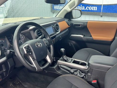 Used 2016 Toyota Tacoma SR5 w/ SR5 Appearance Package (SN) AWD/4WD image 13