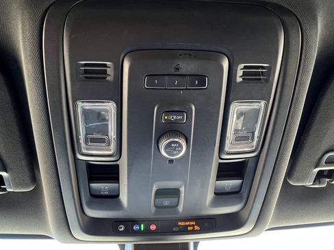 Used 2022 Chevrolet Tahoe RST AWD/4WD image 33