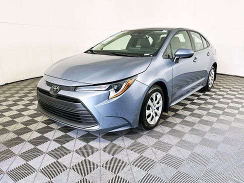 Used 2025 Toyota Corolla LE image 7