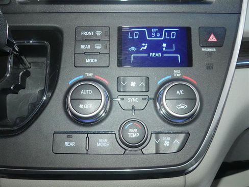 Used 2016 Toyota Sienna XLE w/ XLE Navigation Package FWD image 37