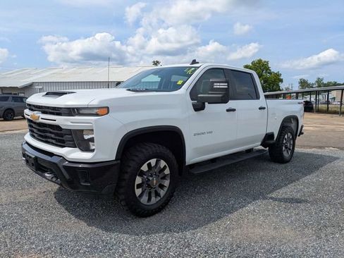 Used 2024 Chevrolet Silverado 2500 Custom w/ Custom Value Package AWD/4WD image 8