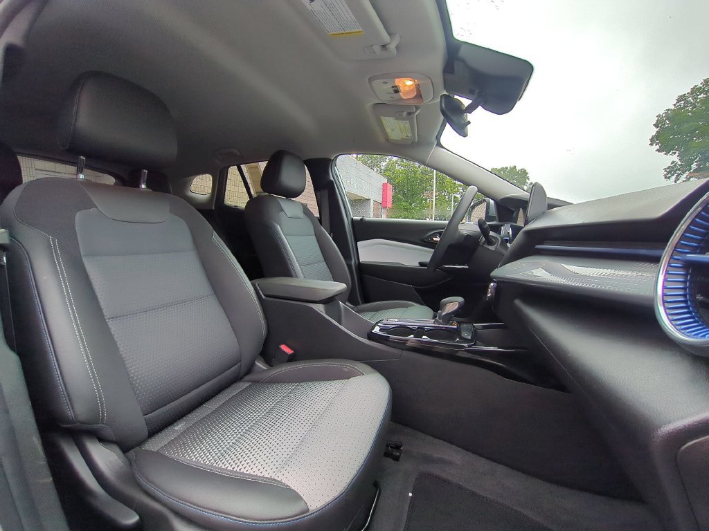Used 2026 Chevrolet Trax LT FWD image 27