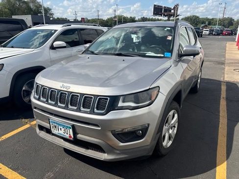 Used 2018 Jeep Compass Latitude w/ Popular Equipment Group AWD/4WD image 3