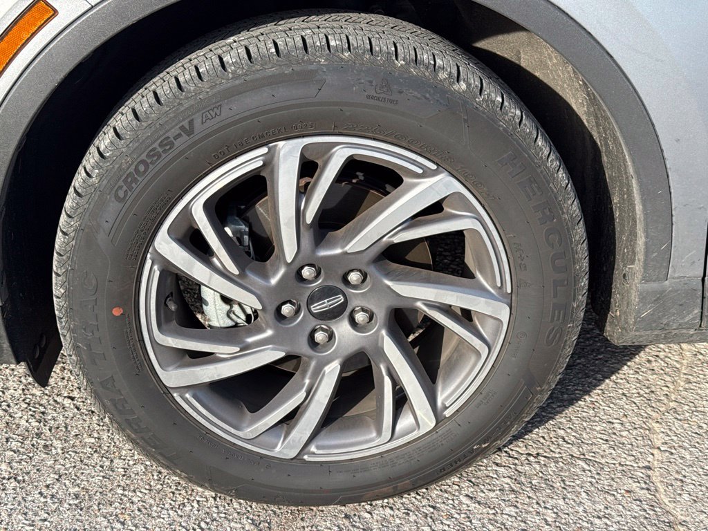 Used 2023 Lincoln Corsair AWD image 4