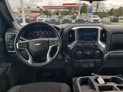 Used 2021 Chevrolet Silverado 1500 LT AWD/4WD image 24