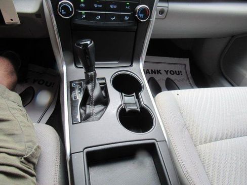 Used 2017 Toyota Camry LE FWD image 29