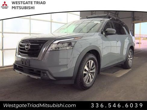 Used 2022 Nissan Pathfinder SL w/ Cargo Package image 2