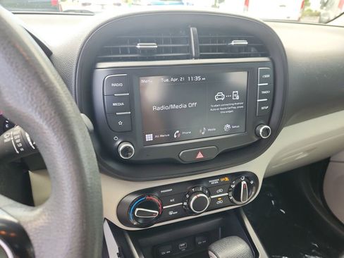 Used 2022 Kia Soul LX FWD image 22