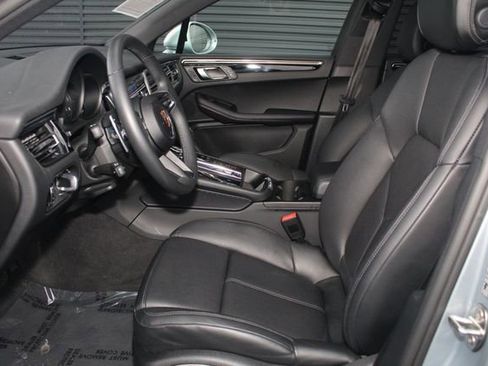 Certified 2025 Porsche Macan image 5