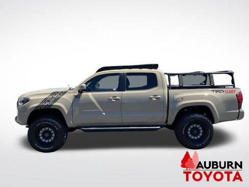 Used 2018 Toyota Tacoma TRD Sport AWD/4WD image 4