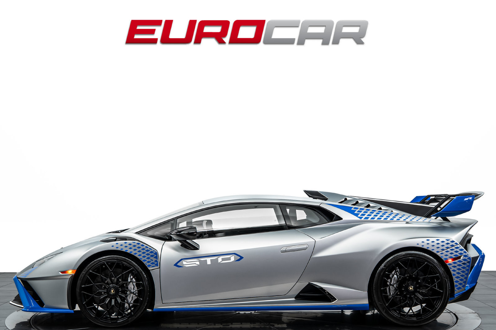 Used 2022 Lamborghini Huracan STO RWD image 2