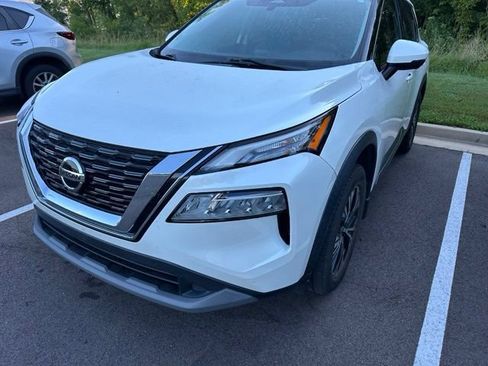 Used 2021 Nissan Rogue SV FWD image 2