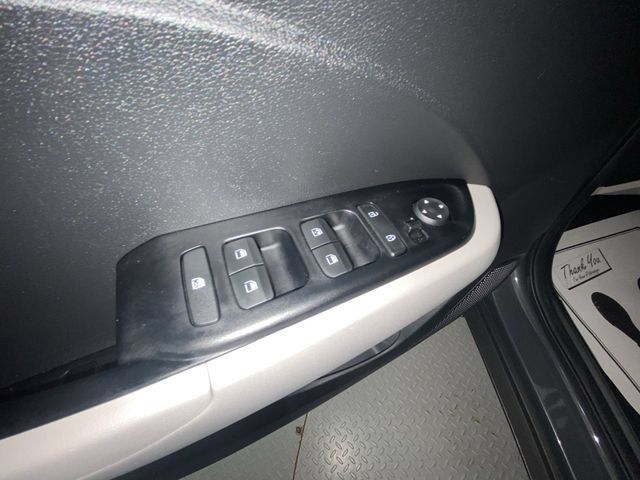 Used 2024 Hyundai Venue SEL FWD image 13