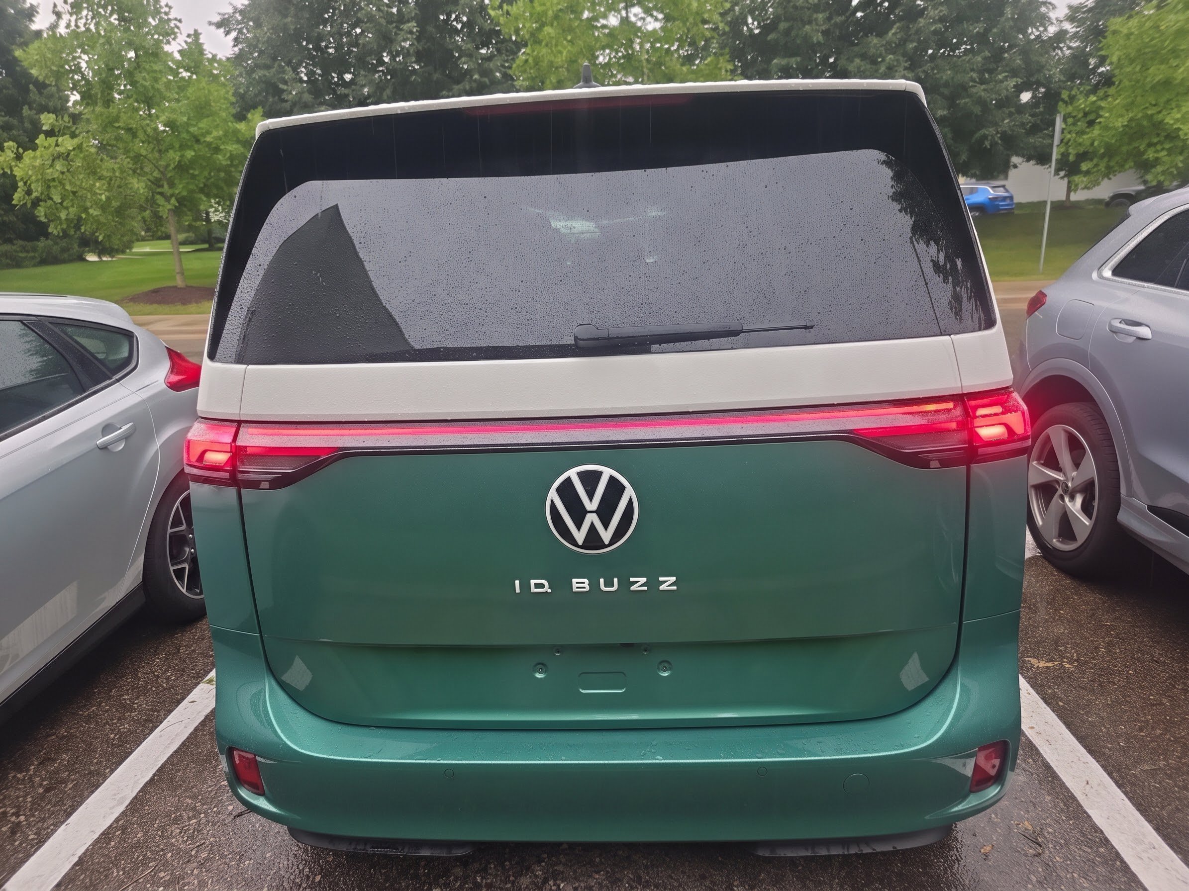 Used 2025 Volkswagen ID. Buzz 1st Edition RWD image 23