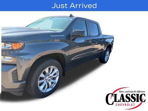Used 2020 Chevrolet Silverado 1500 Custom w/ Custom Value Package image 3