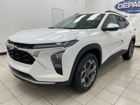 New 2026 Chevrolet Trax LT w/ Driver Confidence Package FWD image 17