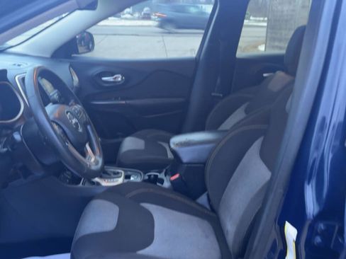 Used 2016 Jeep Cherokee Sport image 17