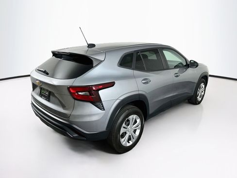Used 2024 Chevrolet Trax LS FWD image 9