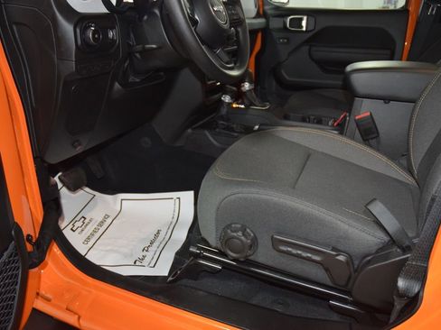 Used 2025 Jeep Wrangler Sport image 36