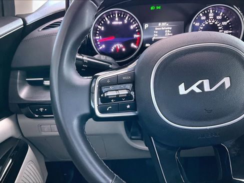 Used 2024 Kia Carnival EX FWD image 24