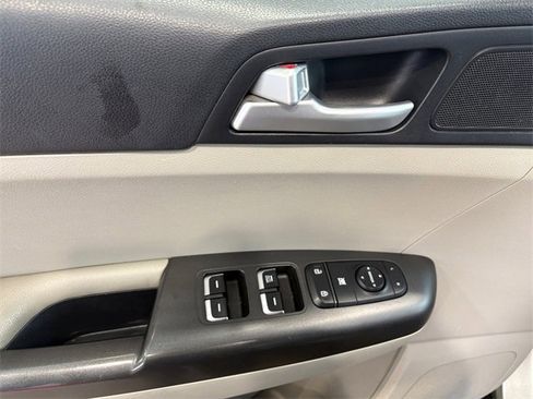 Used 2020 Kia Sportage LX image 16