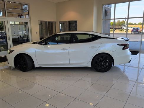 Used 2020 Nissan Maxima SR w/ Sport Mat Group image 2