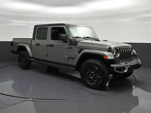 Used 2022 Jeep Gladiator Sport AWD/4WD image 5