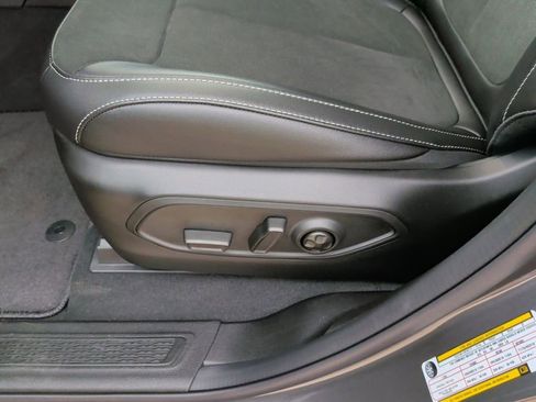 New 2025 Jeep Grand Cherokee Altitude image 13