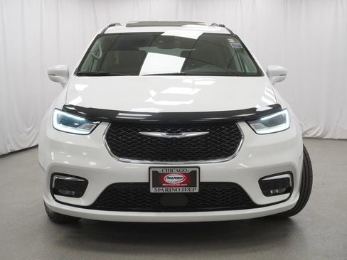 Used 2022 Chrysler Pacifica Touring-L AWD/4WD image 8