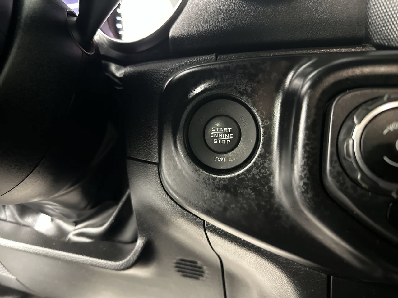 Used 2022 Jeep Wrangler Unlimited Sahara w/ LED Lighting Group AWD/4WD image 8