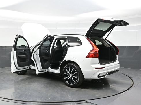 Used 2025 Volvo XC60 B5 Plus AWD/4WD image 44