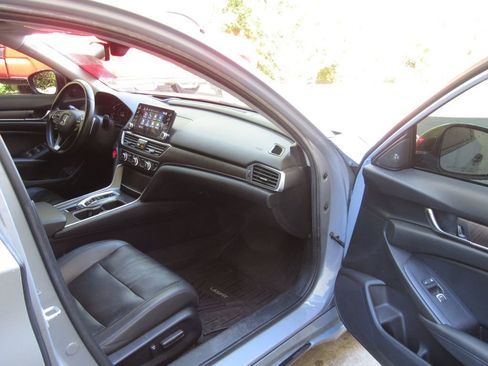 Used 2021 Honda Accord Touring image 17