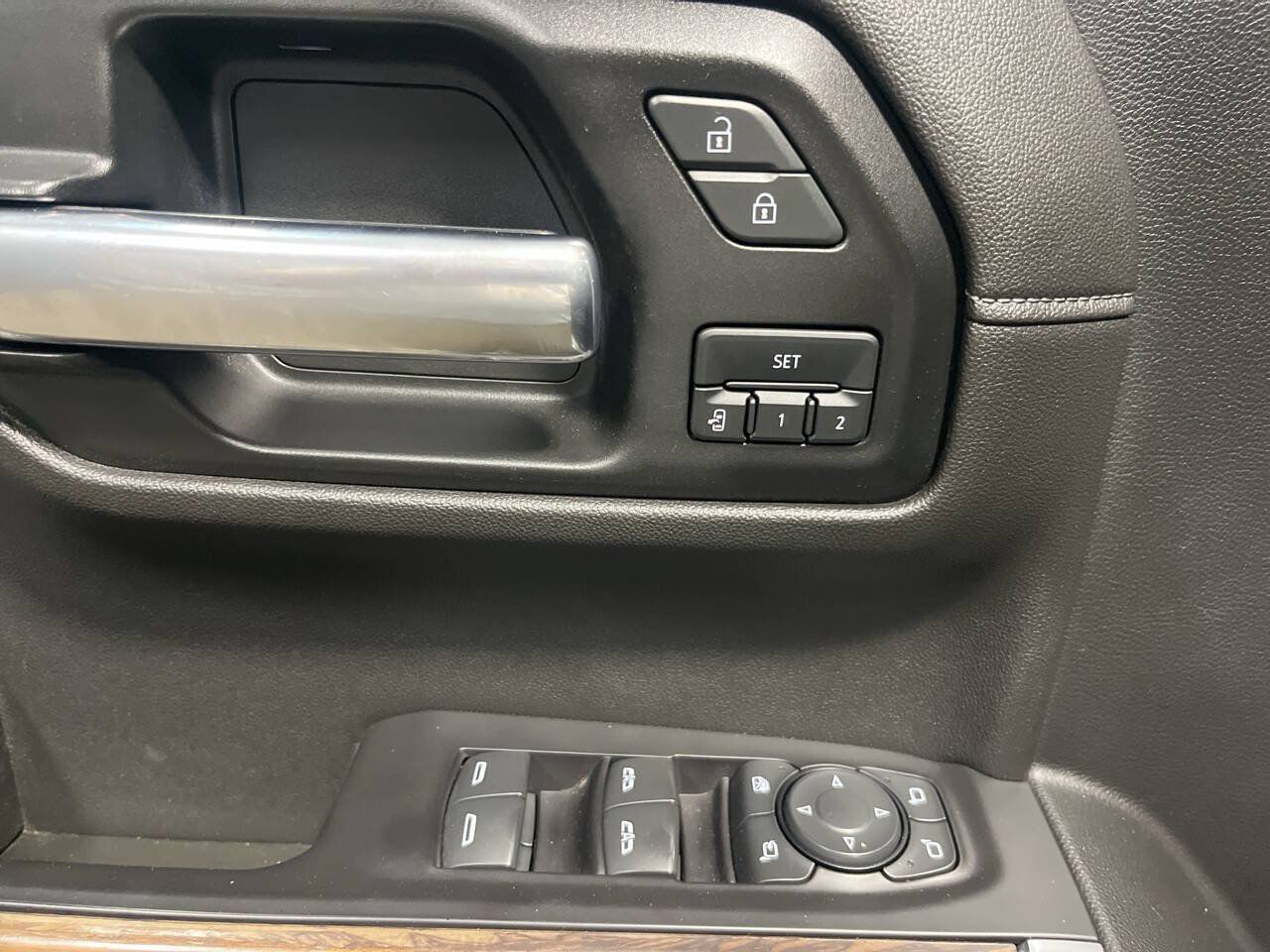 Used 2019 Chevrolet Silverado 1500 High Country w/ Technology Package AWD/4WD image 15