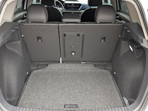 Used 2024 Volkswagen Taos SE image 18