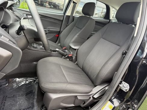 Used 2018 Ford Focus SE FWD image 14