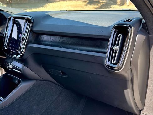 Used 2023 Volvo XC40 Recharge Ultimate AWD/4WD image 19