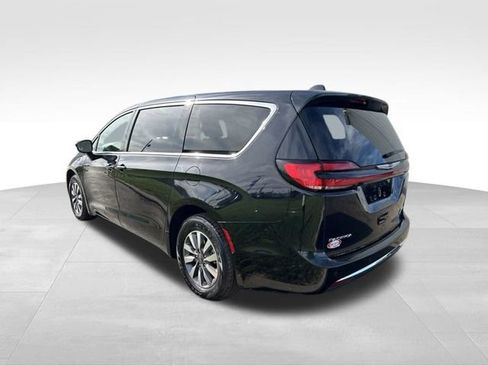Used 2024 Chrysler Pacifica Limited FWD image 5