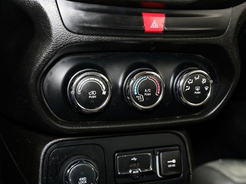 Used 2017 Jeep Renegade Sport w/ Power & Air Group image 15