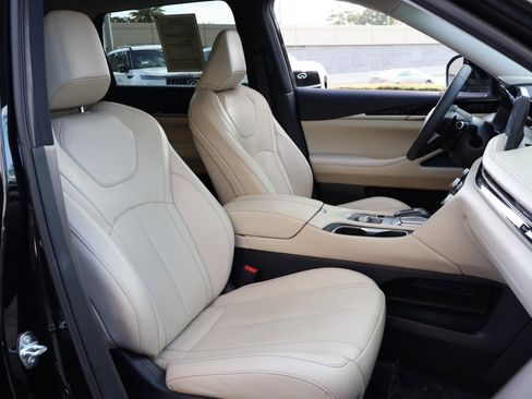 Certified 2023 INFINITI QX60 Pure image 24