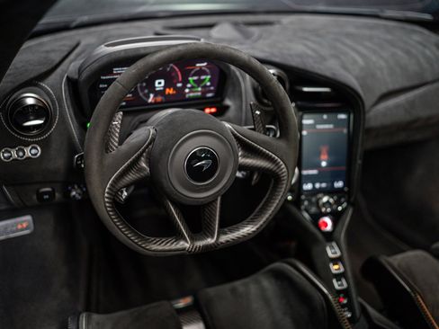 Used 2021 McLaren 765LT image 9