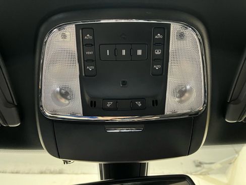 Used 2022 Chrysler 300 S image 9